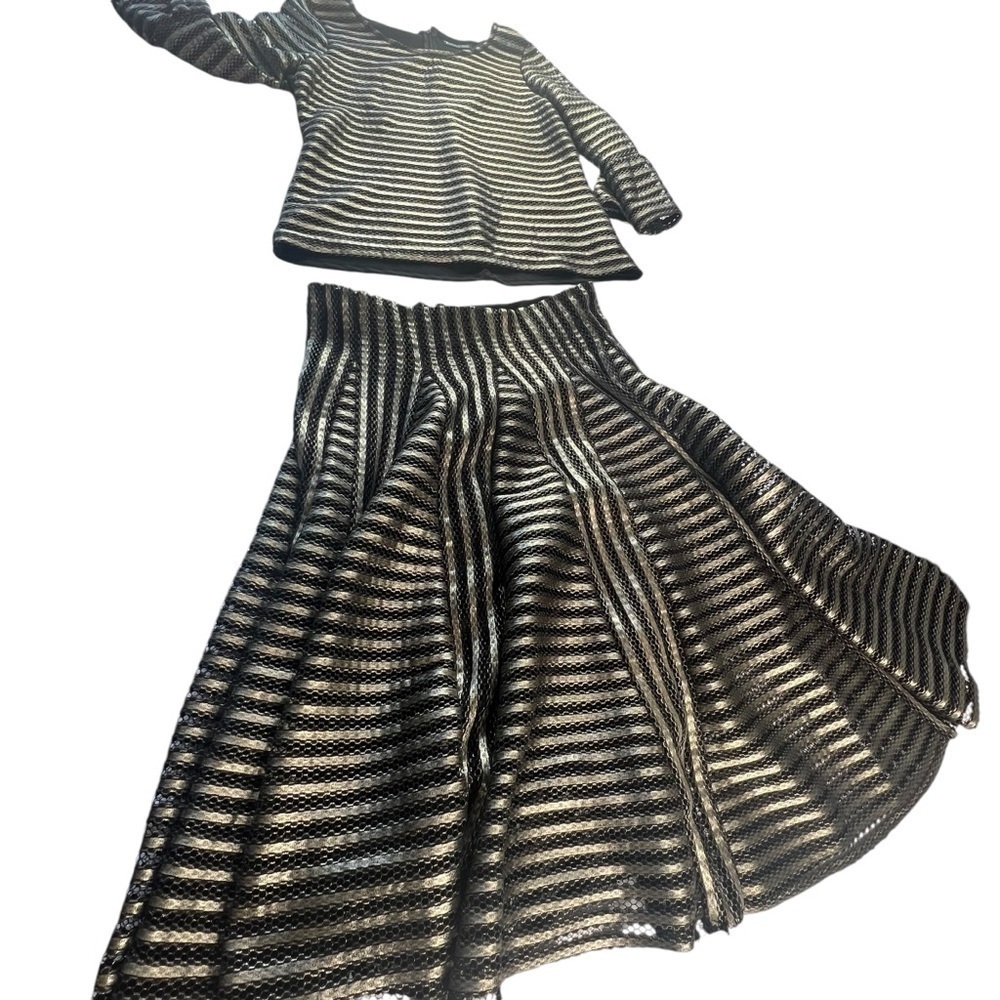 New York & Company Mix Media Two-Piece Skirt and Top Set Size 6/Small - Picture 10 of 16